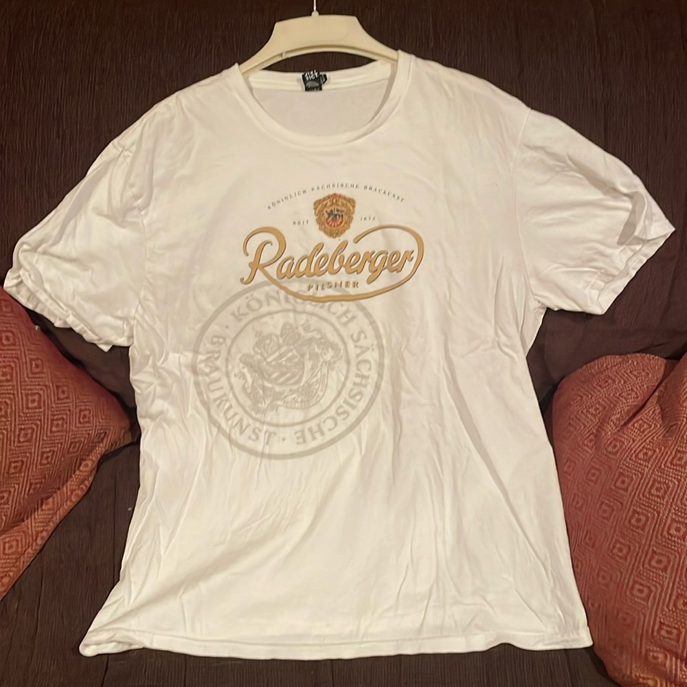 Radeberger District brand tee, no stains and cool logo